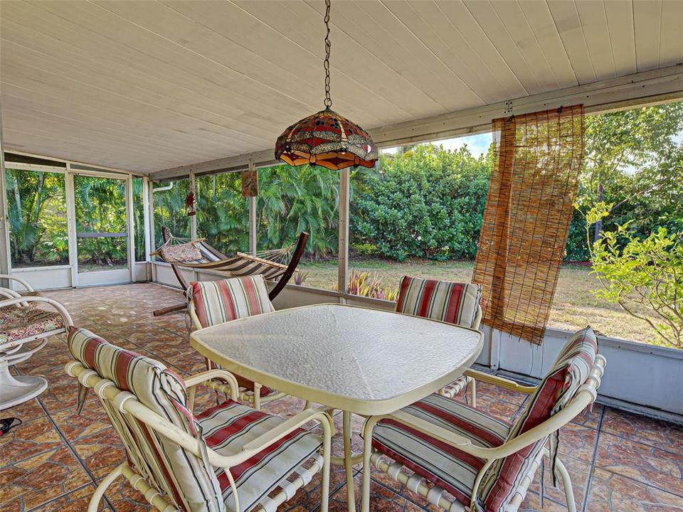 На продажу: $215,000 (2 спален, 2 ванн, 1101 Квадратных фут)