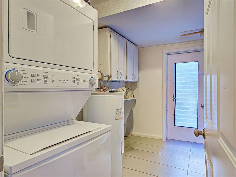 На продажу: $215,000 (2 спален, 2 ванн, 1101 Квадратных фут)