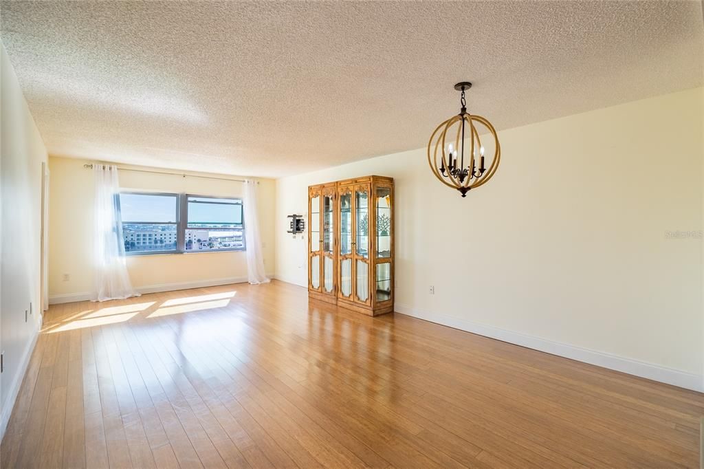 出租: $2,500 (2 贝兹, 2 浴室, 1050 平方英尺)