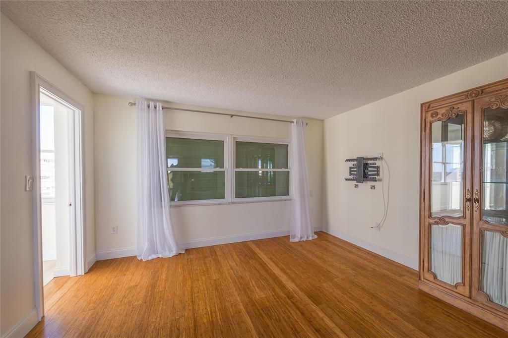 出租: $2,500 (2 贝兹, 2 浴室, 1050 平方英尺)