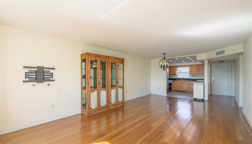 出租: $2,500 (2 贝兹, 2 浴室, 1050 平方英尺)