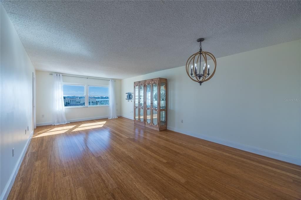 出租: $2,500 (2 贝兹, 2 浴室, 1050 平方英尺)