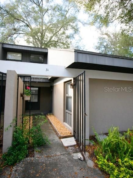 For Rent: $1,250 (2 beds, 2 baths, 1070 Square Feet)