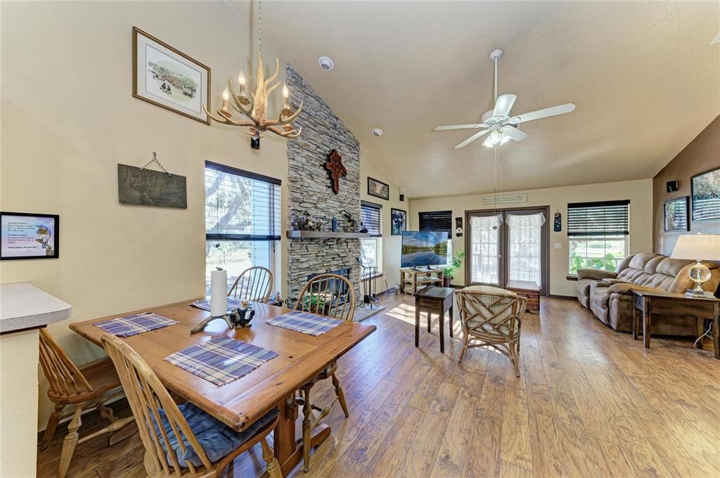 На продажу: $565,000 (3 спален, 2 ванн, 1392 Квадратных фут)