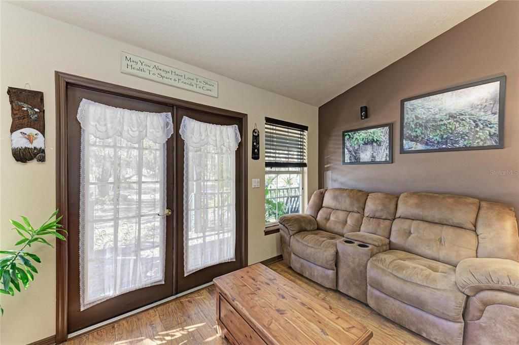 На продажу: $565,000 (3 спален, 2 ванн, 1392 Квадратных фут)