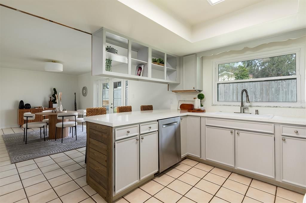 En Venta: $468,900 (3 camas, 2 baños, 1629 Pies cuadrados)