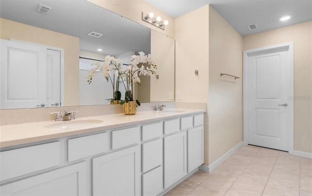 For Rent: $3,500 (5 beds, 3 baths, 2615 Square Feet)