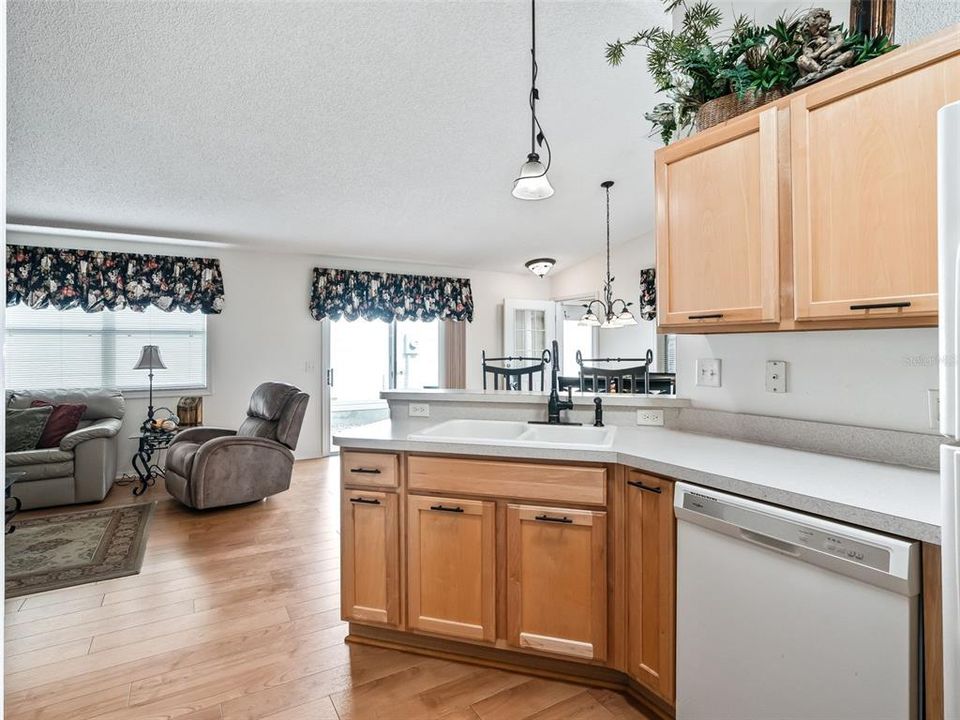 待售: $298,000 (2 贝兹, 2 浴室, 1188 平方英尺)