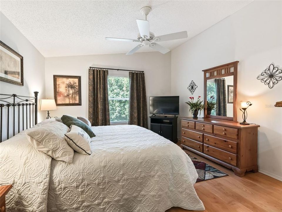 待售: $298,000 (2 贝兹, 2 浴室, 1188 平方英尺)