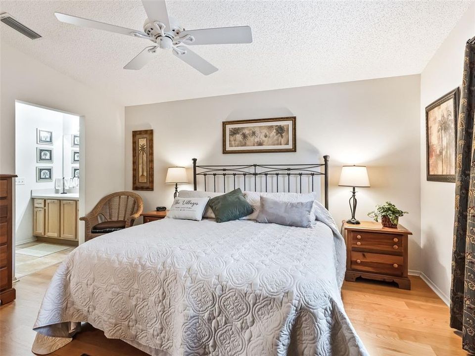 待售: $298,000 (2 贝兹, 2 浴室, 1188 平方英尺)