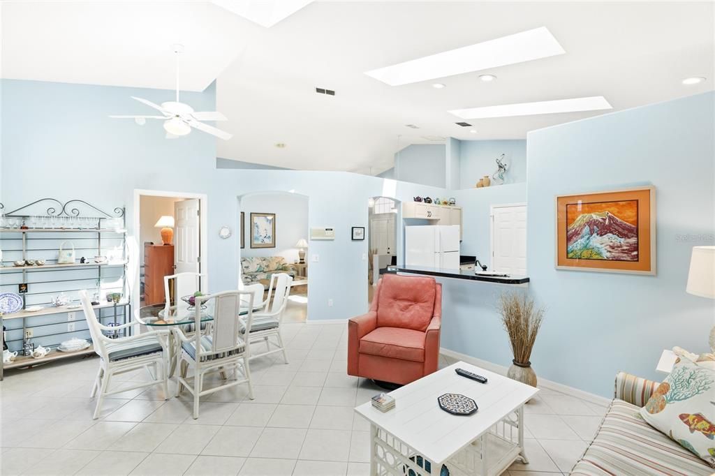 En Venta: $649,900 (3 camas, 2 baños, 1856 Pies cuadrados)