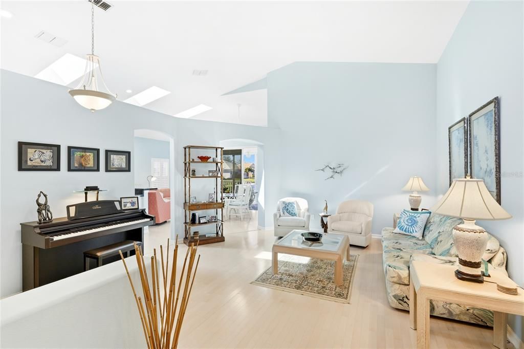 En Venta: $649,900 (3 camas, 2 baños, 1856 Pies cuadrados)