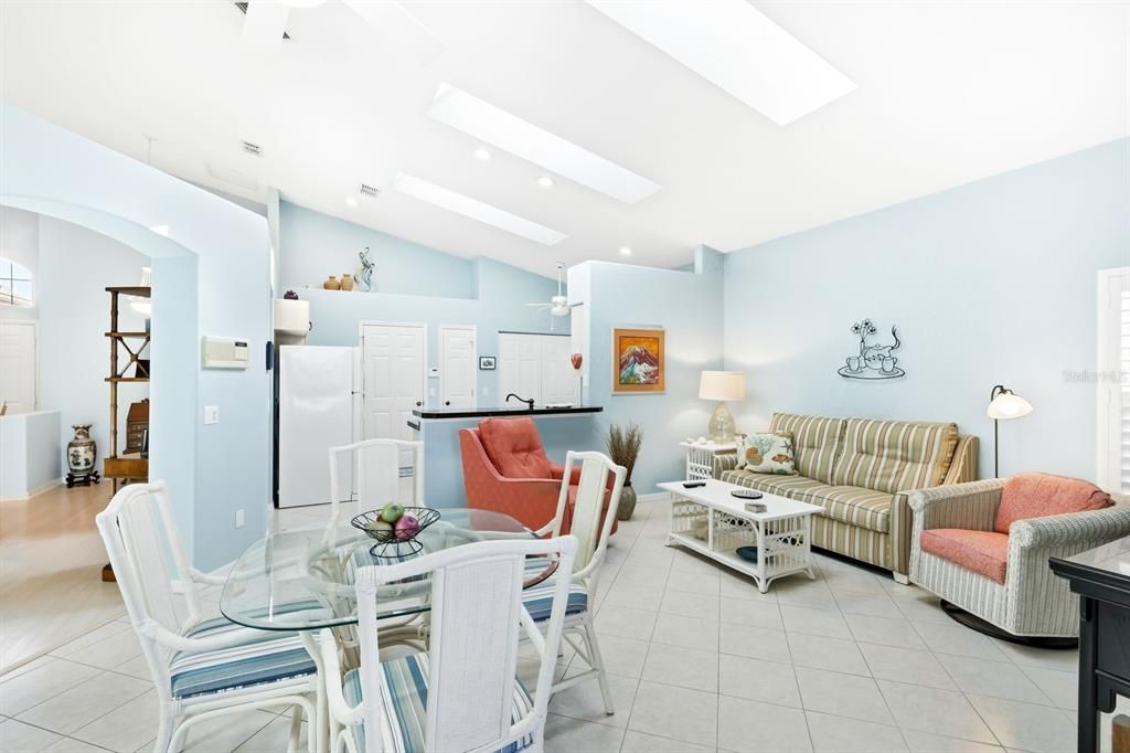 En Venta: $649,900 (3 camas, 2 baños, 1856 Pies cuadrados)