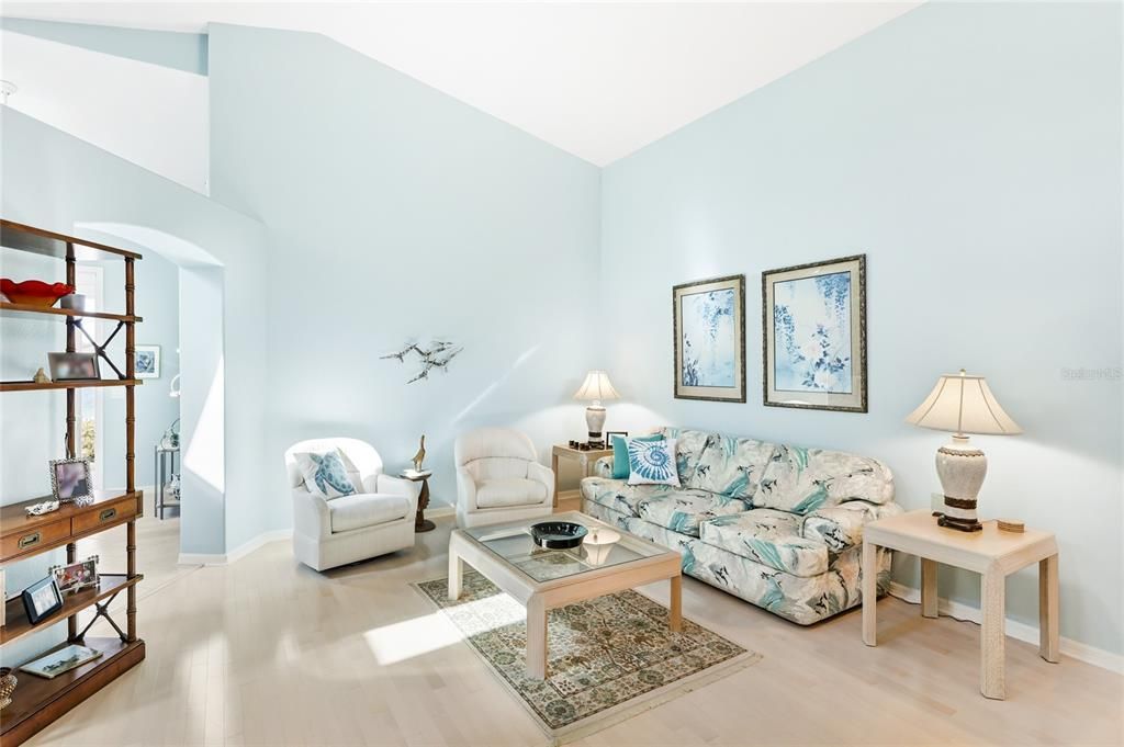 En Venta: $649,900 (3 camas, 2 baños, 1856 Pies cuadrados)