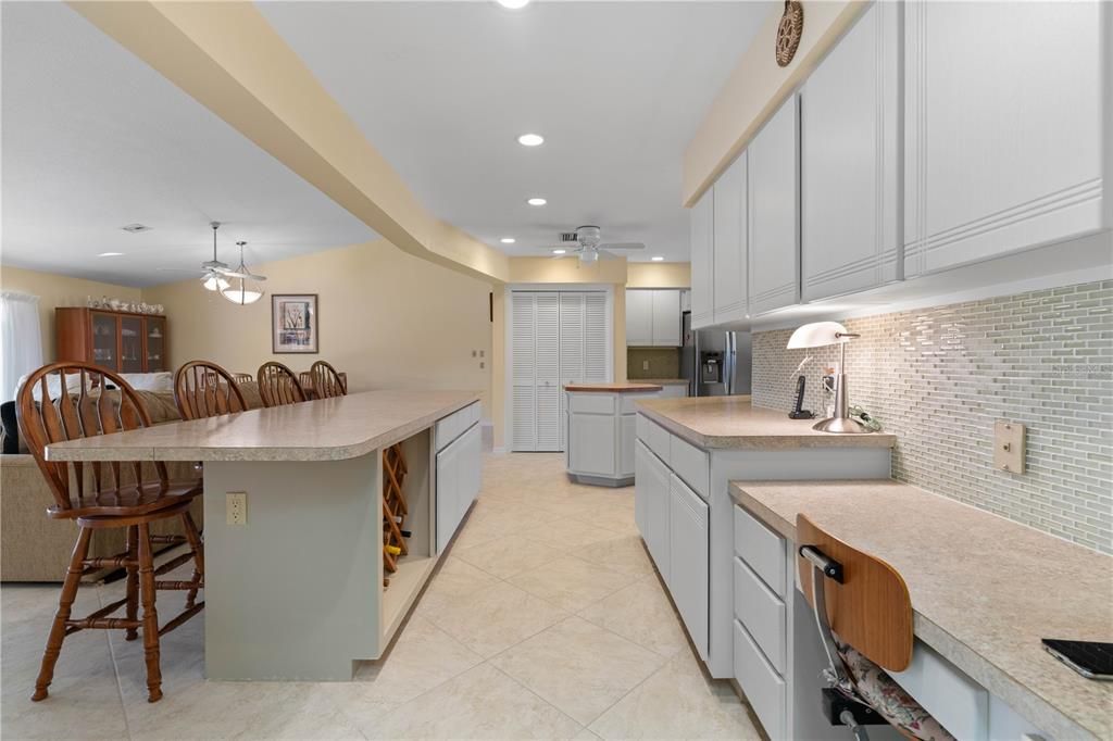 На продажу: $636,000 (3 спален, 2 ванн, 2469 Квадратных фут)