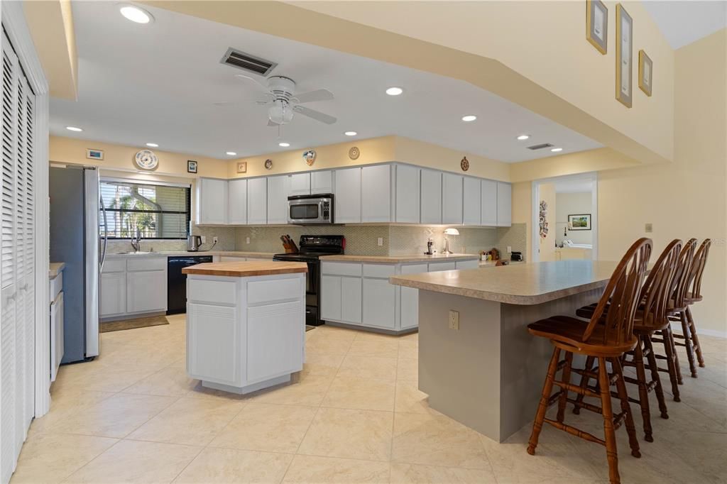 На продажу: $636,000 (3 спален, 2 ванн, 2469 Квадратных фут)