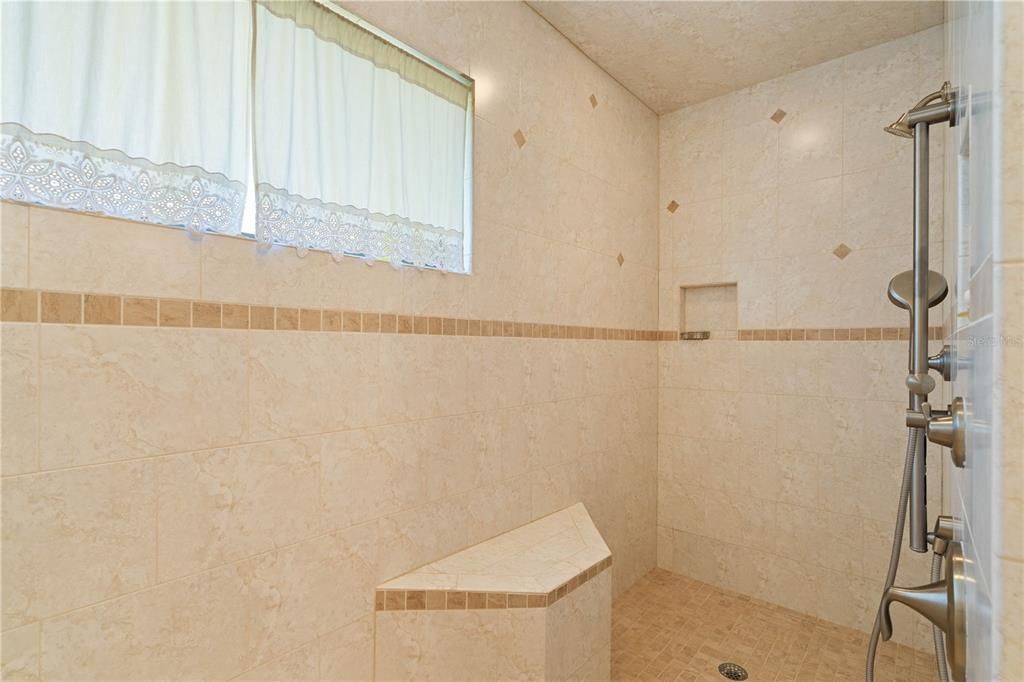 На продажу: $636,000 (3 спален, 2 ванн, 2469 Квадратных фут)