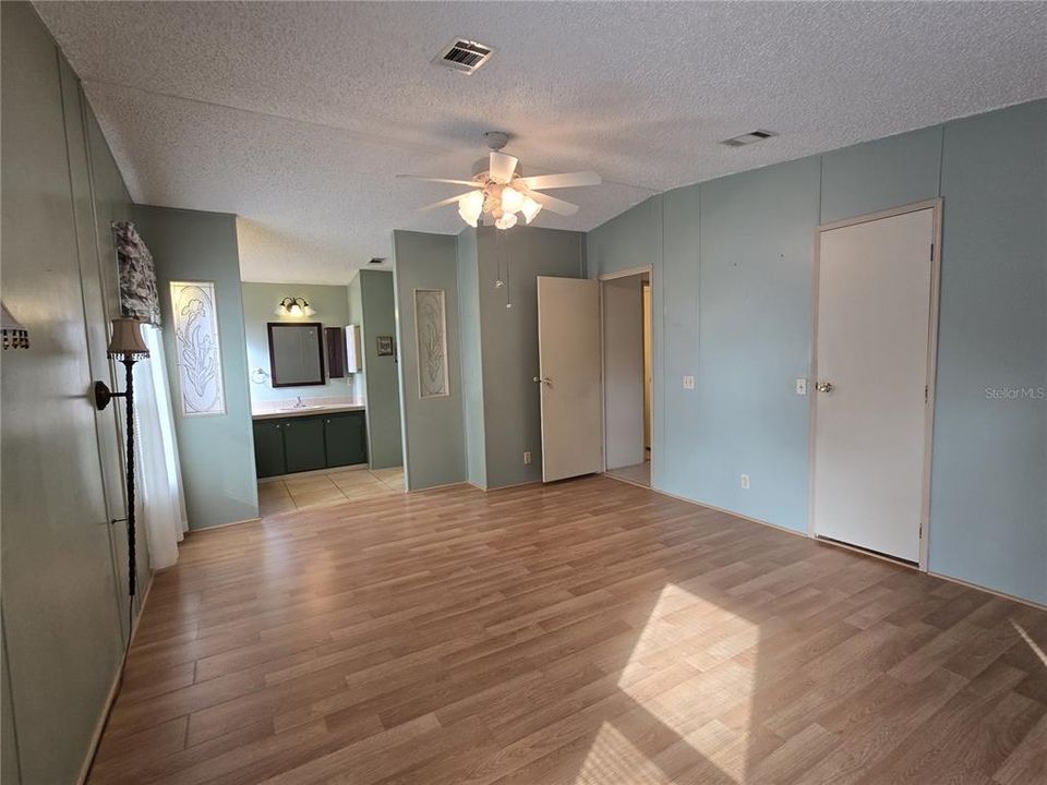 For Sale: $152,500 (2 beds, 2 baths, 1254 Square Feet)