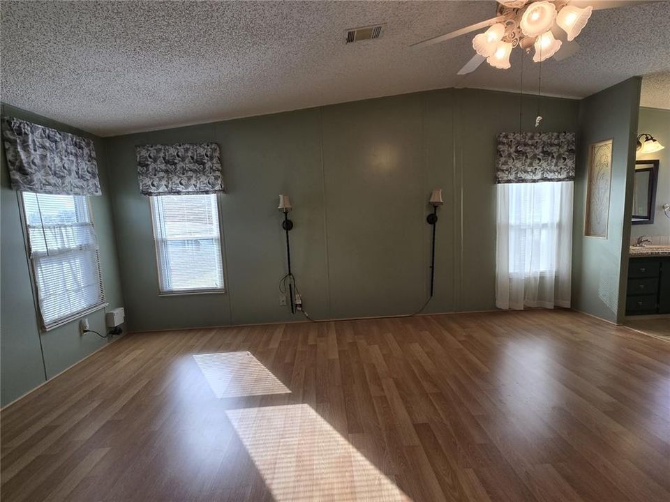 For Sale: $152,500 (2 beds, 2 baths, 1254 Square Feet)