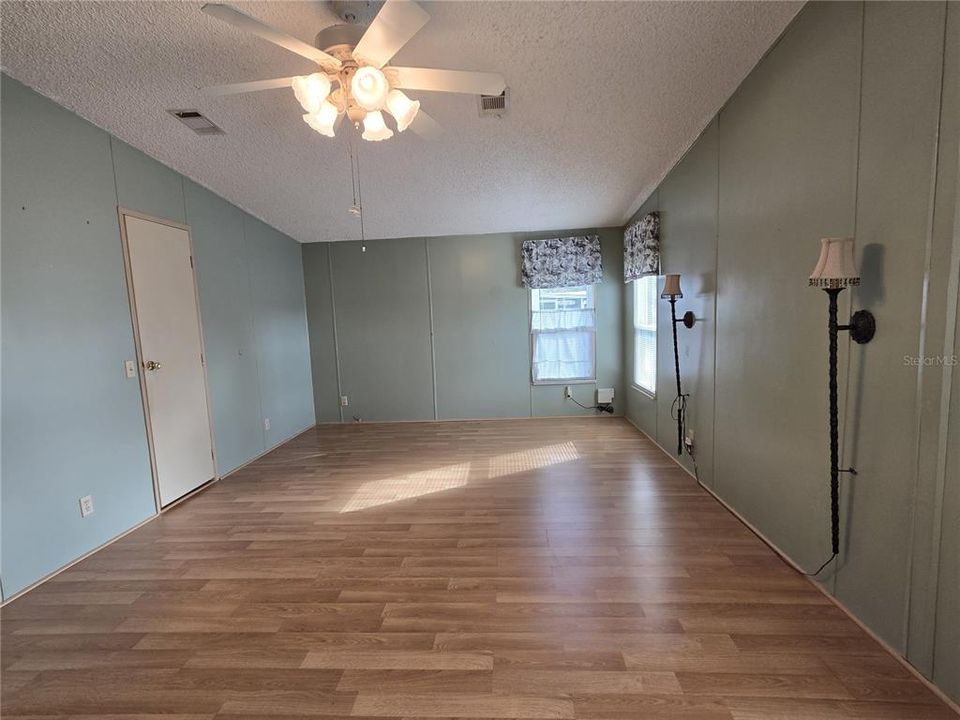 For Sale: $152,500 (2 beds, 2 baths, 1254 Square Feet)