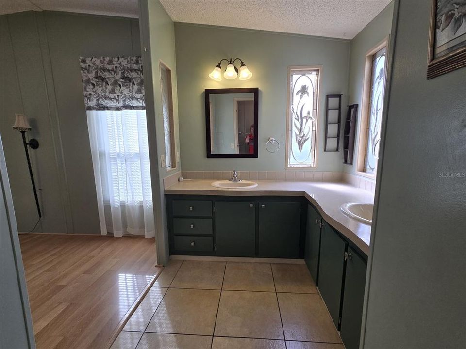 For Sale: $152,500 (2 beds, 2 baths, 1254 Square Feet)