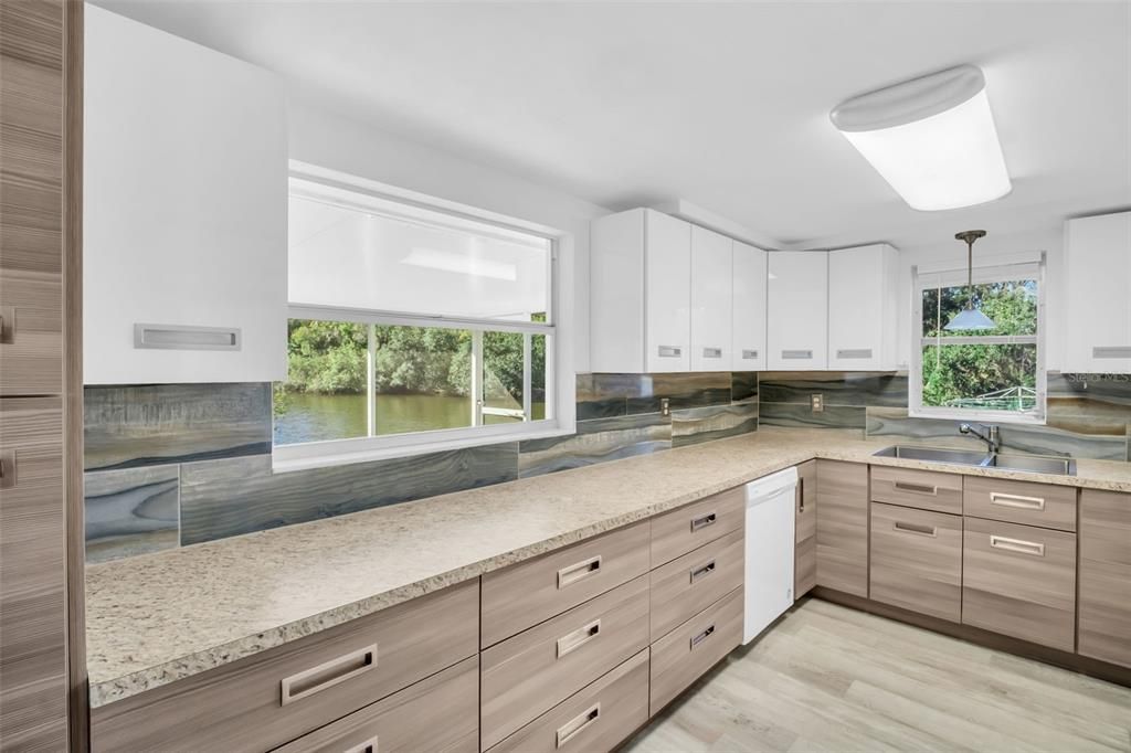 待售: $315,000 (2 贝兹, 2 浴室, 1312 平方英尺)