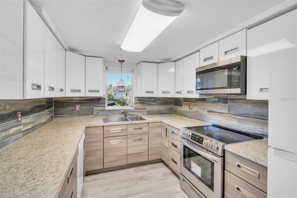 待售: $315,000 (2 贝兹, 2 浴室, 1312 平方英尺)