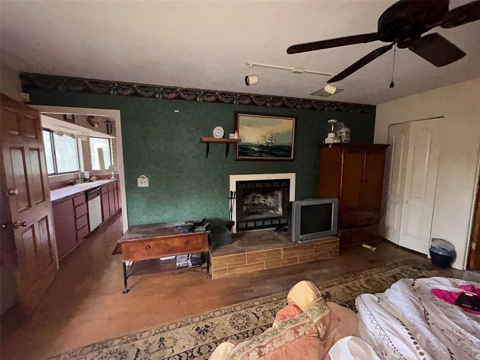 На продажу: $150,000 (2 спален, 2 ванн, 1352 Квадратных фут)