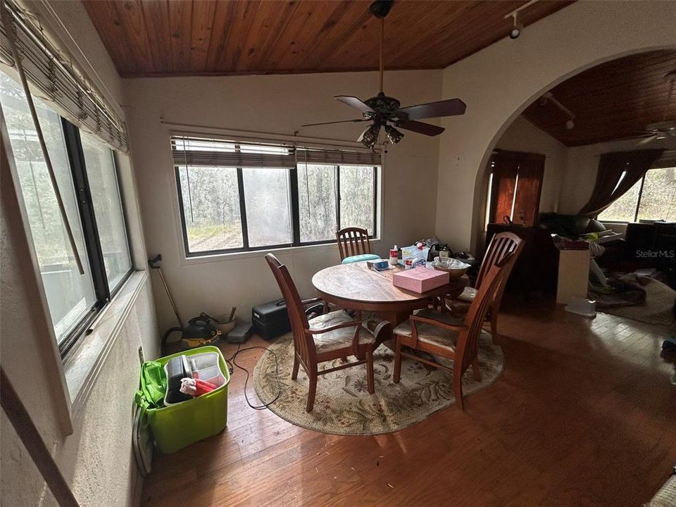 На продажу: $150,000 (2 спален, 2 ванн, 1352 Квадратных фут)