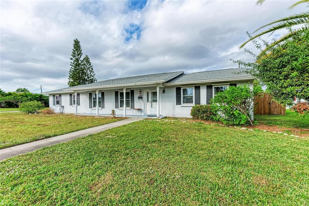 En Venta: $425,000 (3 camas, 2 baños, 1956 Pies cuadrados)