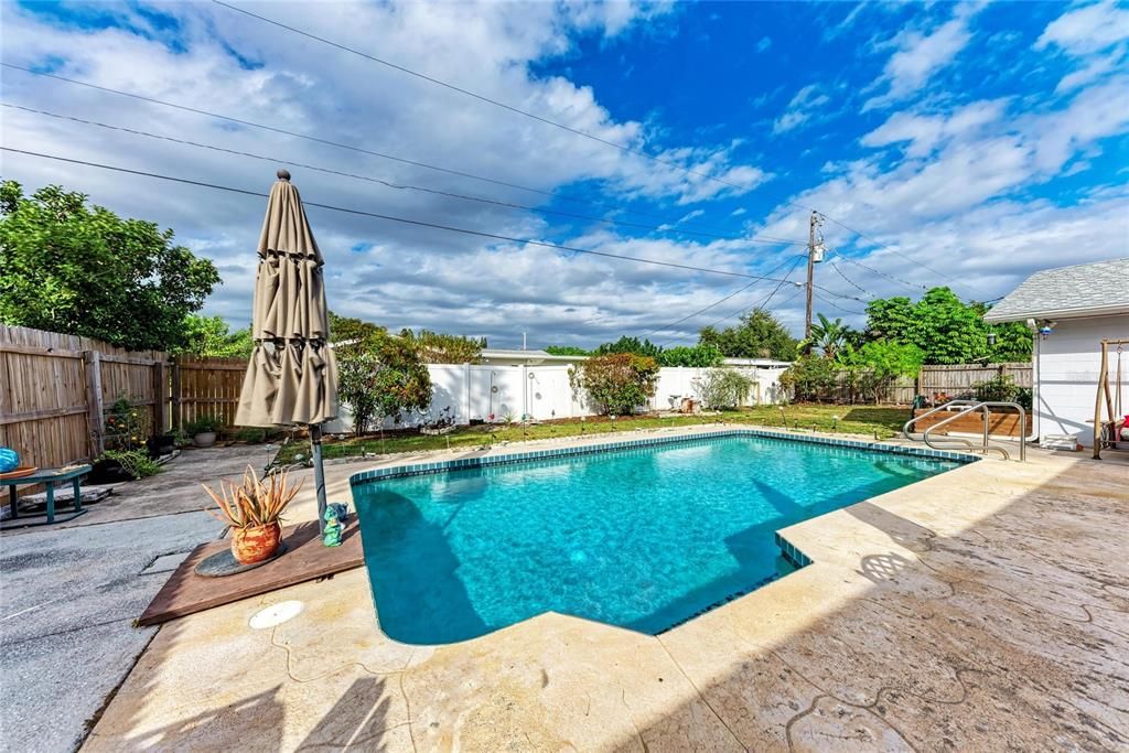 En Venta: $425,000 (3 camas, 2 baños, 1956 Pies cuadrados)