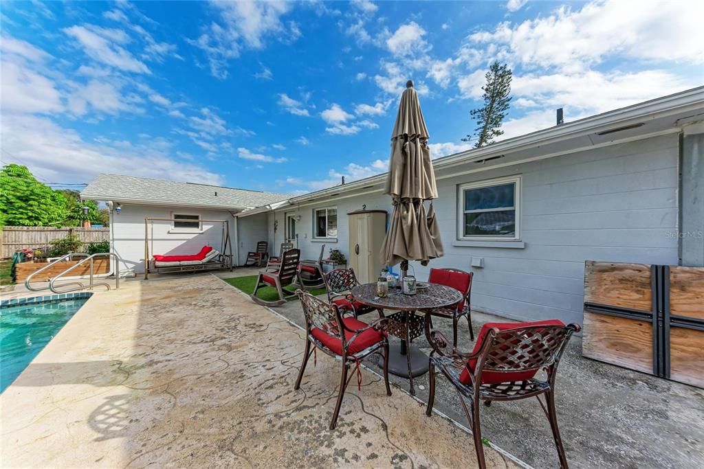 En Venta: $425,000 (3 camas, 2 baños, 1956 Pies cuadrados)