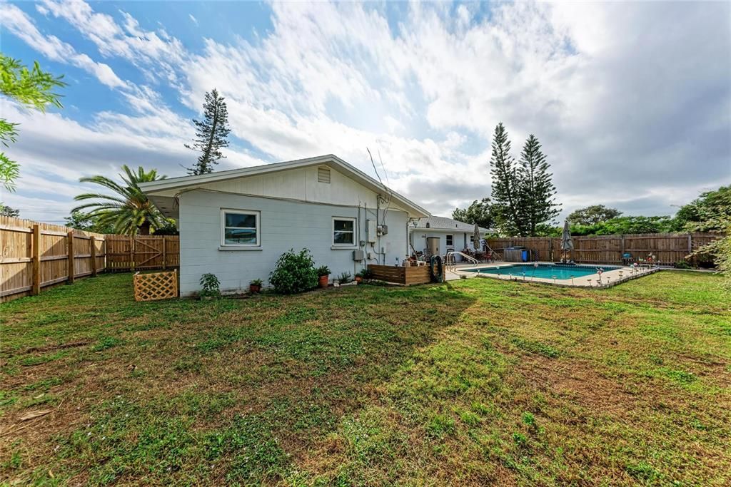 En Venta: $425,000 (3 camas, 2 baños, 1956 Pies cuadrados)