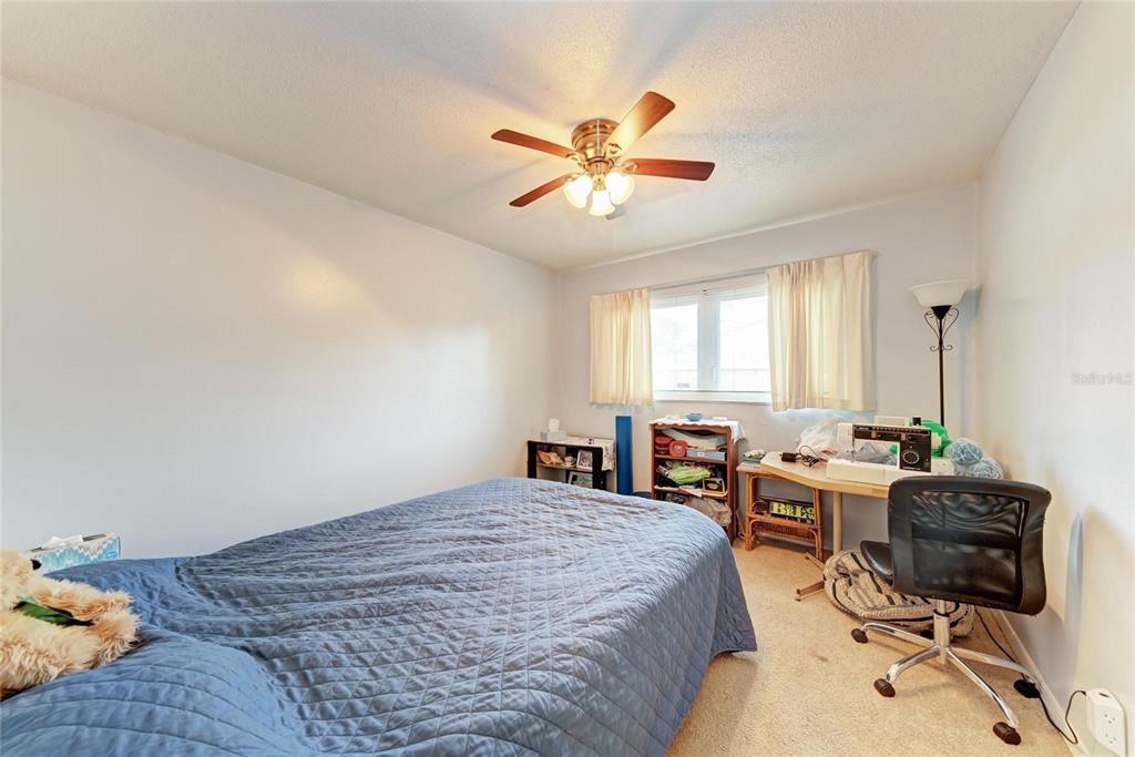 En Venta: $425,000 (3 camas, 2 baños, 1956 Pies cuadrados)