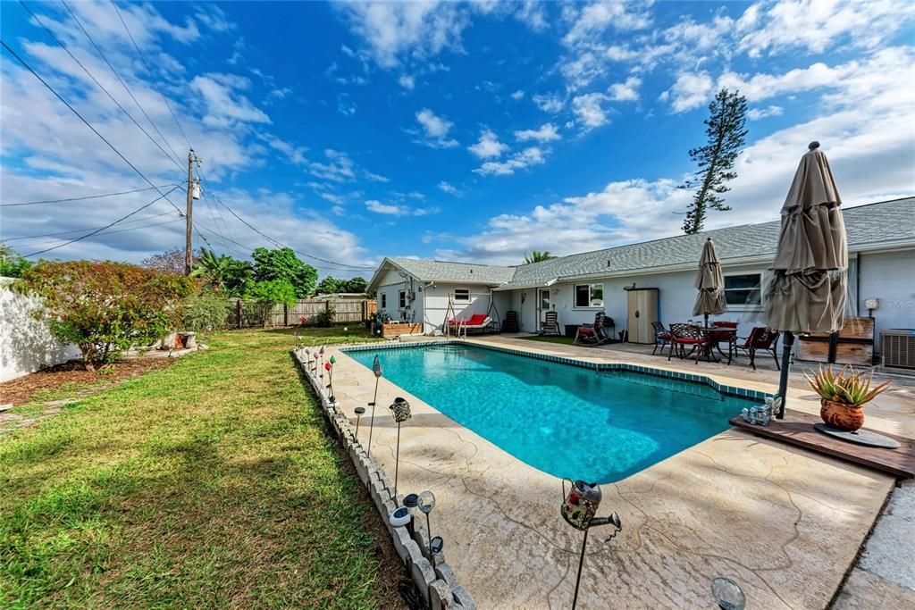 En Venta: $425,000 (3 camas, 2 baños, 1956 Pies cuadrados)