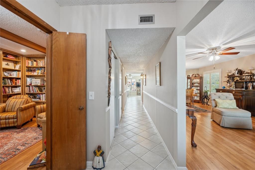 待售: $325,000 (3 贝兹, 3 浴室, 2200 平方英尺)