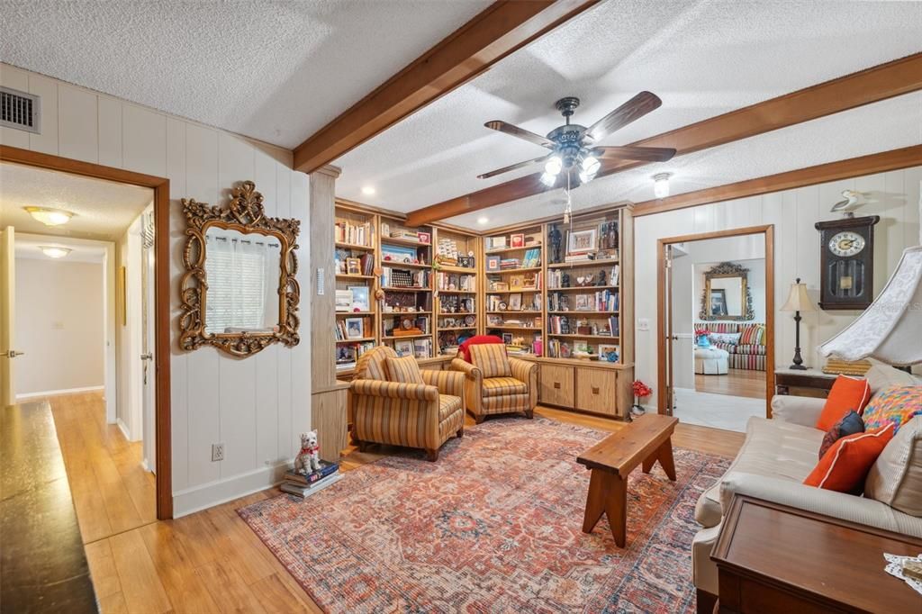 待售: $325,000 (3 贝兹, 3 浴室, 2200 平方英尺)