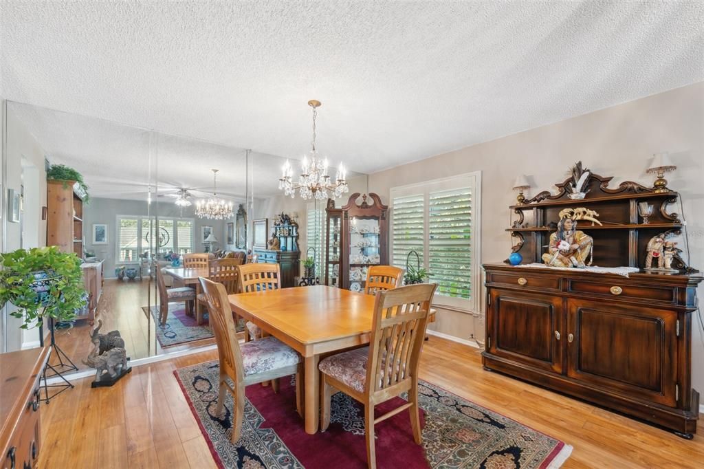 待售: $325,000 (3 贝兹, 3 浴室, 2200 平方英尺)