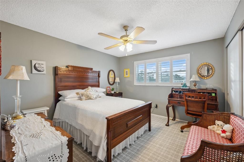 待售: $325,000 (3 贝兹, 3 浴室, 2200 平方英尺)