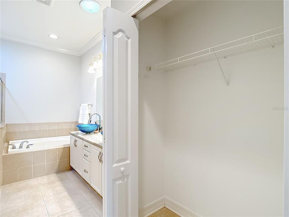 En Venta: $369,000 (3 camas, 2 baños, 1964 Pies cuadrados)