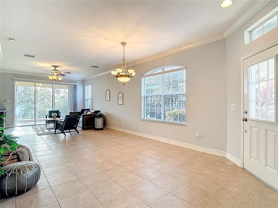 En Venta: $369,000 (3 camas, 2 baños, 1964 Pies cuadrados)