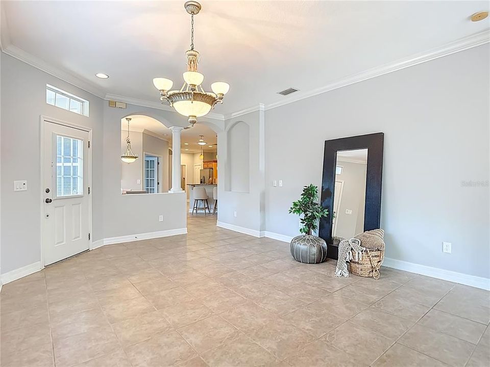 En Venta: $369,000 (3 camas, 2 baños, 1964 Pies cuadrados)