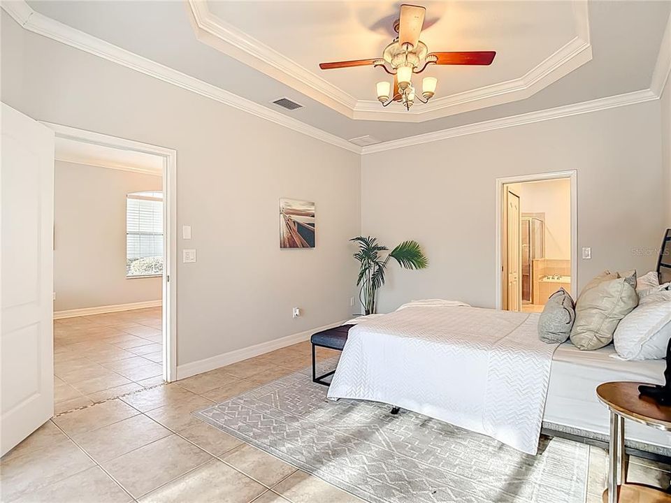 En Venta: $369,000 (3 camas, 2 baños, 1964 Pies cuadrados)