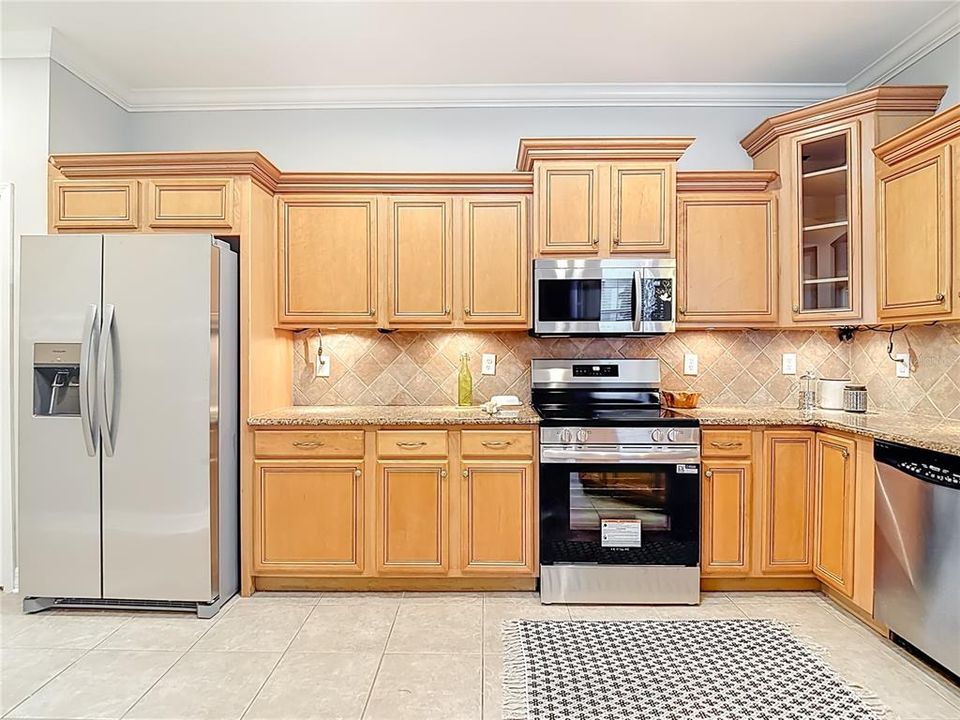 En Venta: $369,000 (3 camas, 2 baños, 1964 Pies cuadrados)