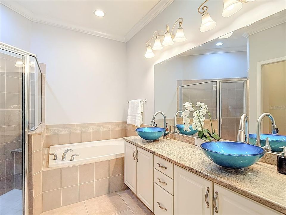 En Venta: $369,000 (3 camas, 2 baños, 1964 Pies cuadrados)