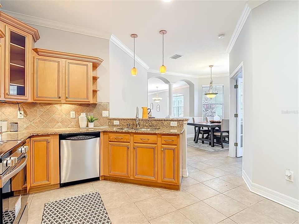 En Venta: $369,000 (3 camas, 2 baños, 1964 Pies cuadrados)