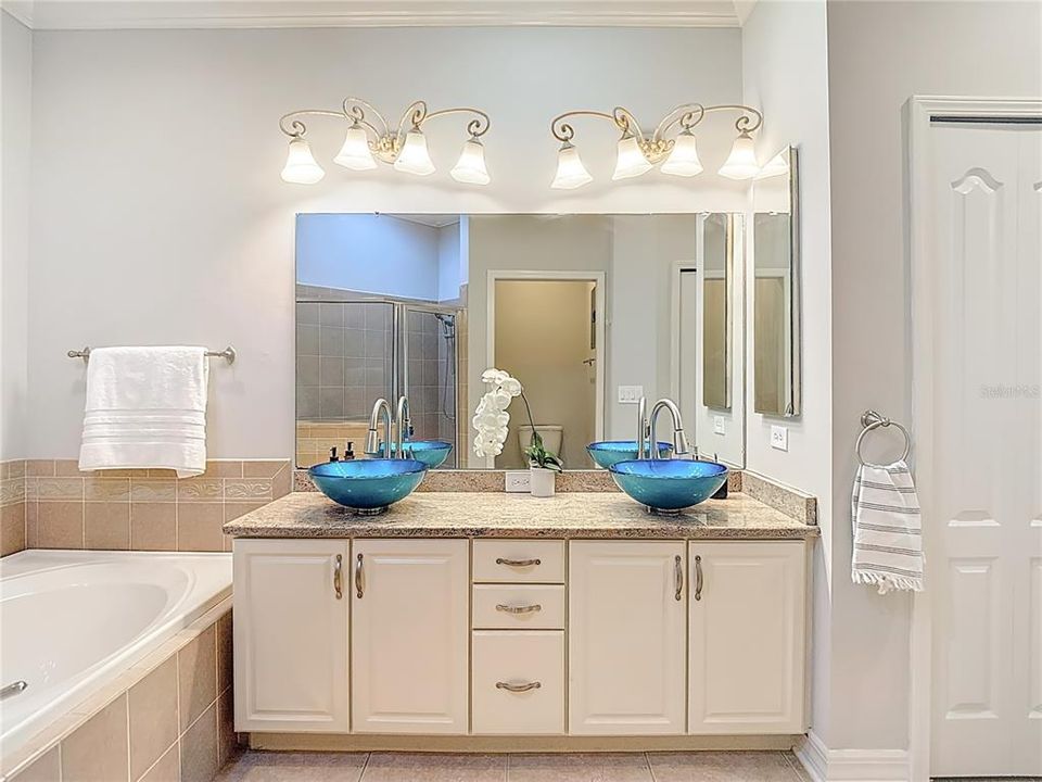 En Venta: $369,000 (3 camas, 2 baños, 1964 Pies cuadrados)