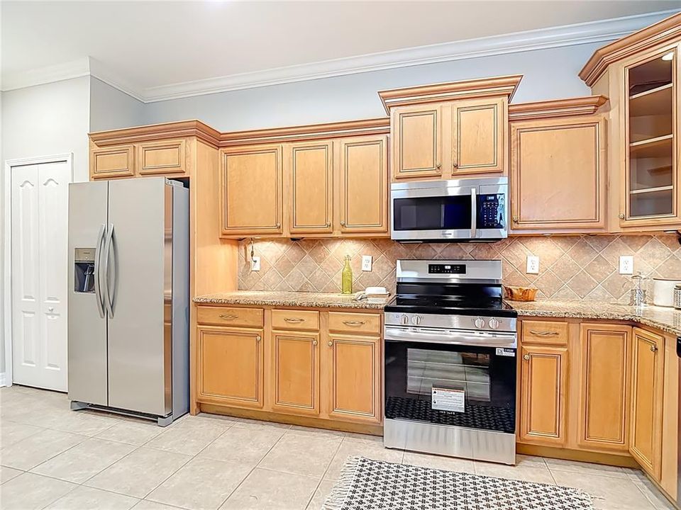 En Venta: $369,000 (3 camas, 2 baños, 1964 Pies cuadrados)