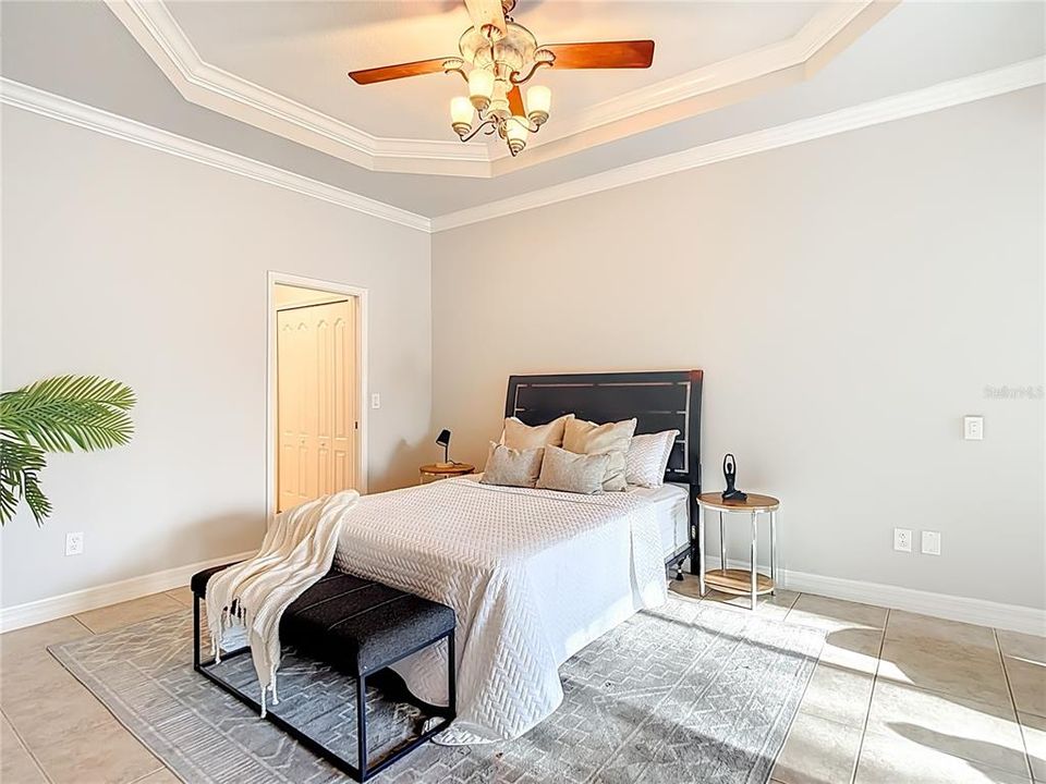 En Venta: $369,000 (3 camas, 2 baños, 1964 Pies cuadrados)