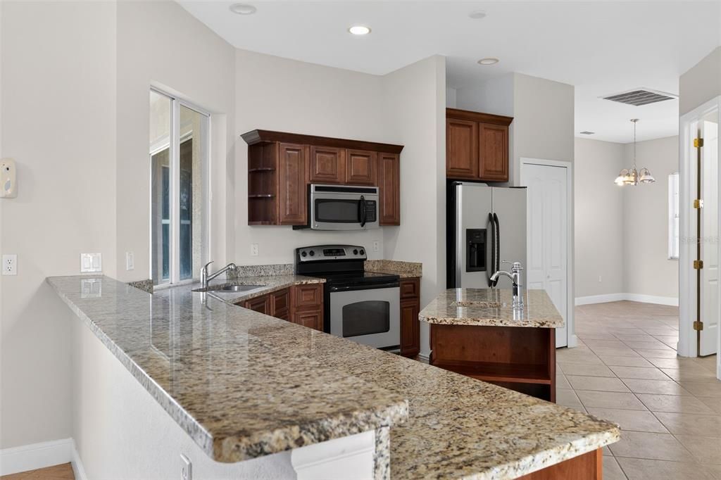 待售: $450,000 (4 贝兹, 3 浴室, 2124 平方英尺)